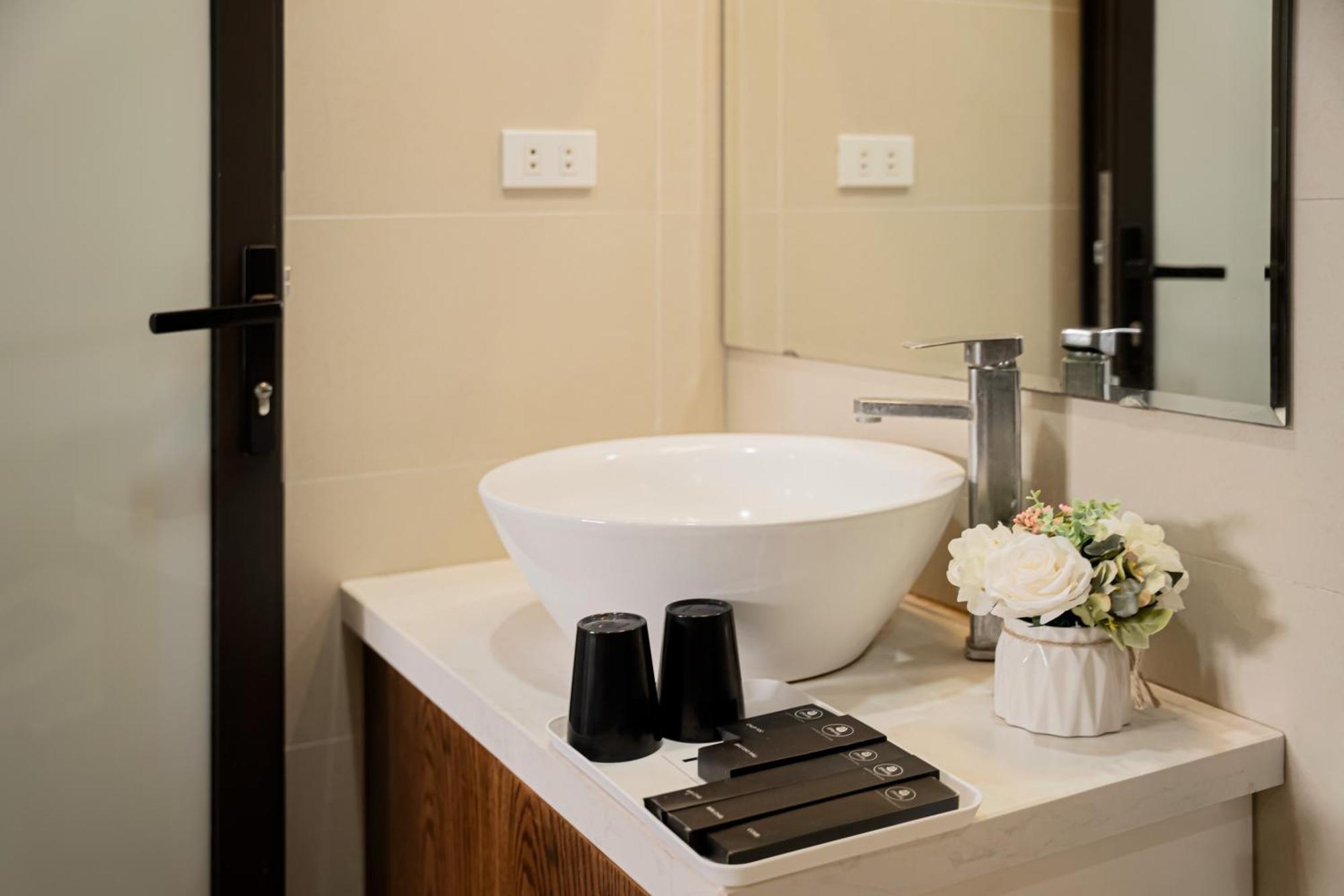 האנוי 22Housing Hotel & Residence 60 Linh Lang מראה חיצוני תמונה